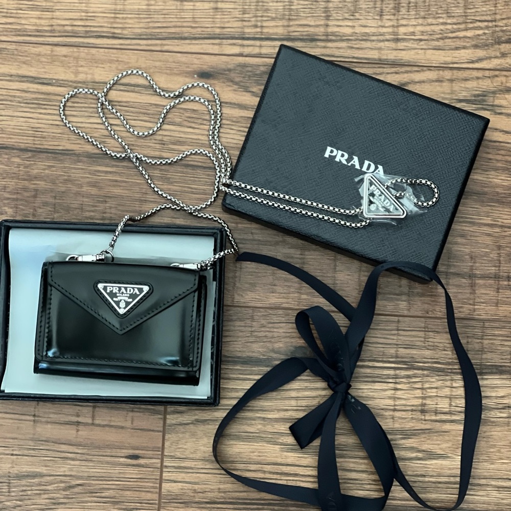 NWT Prada Brushed leather card holder with shoulder strap